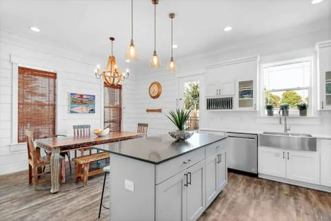 Freestyle's open floorplan lets the family chef take part in the conversation.