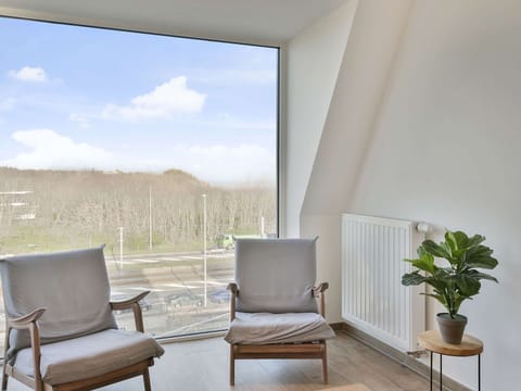 Water, Plant, Building, Daytime, Property, Sky, Swimming Pool, Azure, Tree, Body Of Water