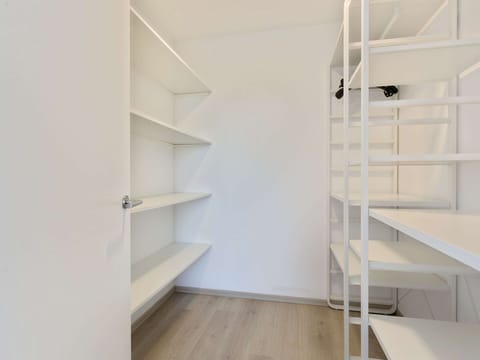 Water, Plant, Building, Daytime, Property, Sky, Swimming Pool, Azure, Tree, Body Of Water