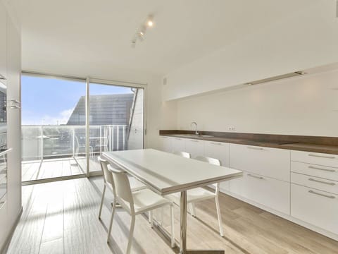 Water, Plant, Building, Daytime, Property, Sky, Swimming Pool, Azure, Tree, Body Of Water