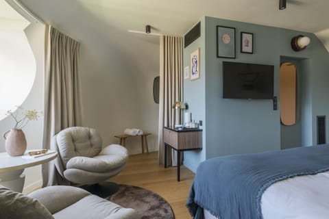 Premium bedding, pillowtop beds, in-room safe, blackout drapes