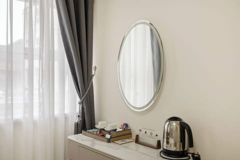 Deluxe Double Room | Desk, iron/ironing board, free WiFi, bed sheets