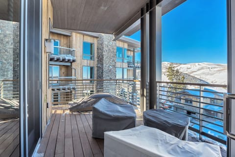 Suite, 5 Bedrooms | Balcony