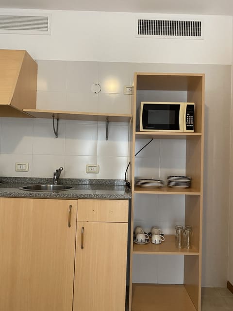 Family Apartment | Private kitchen | Mini-fridge, microwave, oven, dishwasher