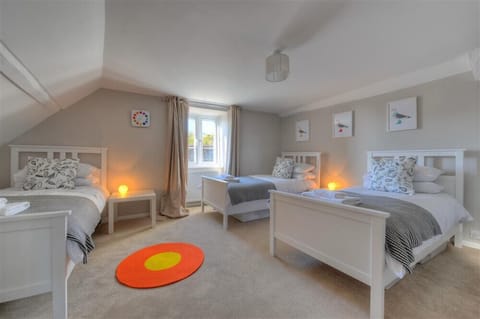 Cottage | 5 bedrooms, individually decorated, individually furnished, free WiFi