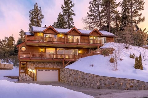 Grand Chalet in upscale neighborhood with commanding views!