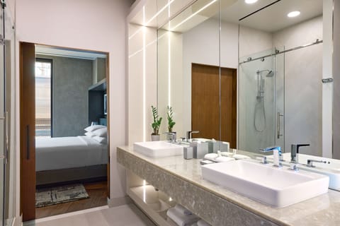 Club Suite, 1 King Bed, City View | Bathroom | Rainfall showerhead, free toiletries, hair dryer, towels