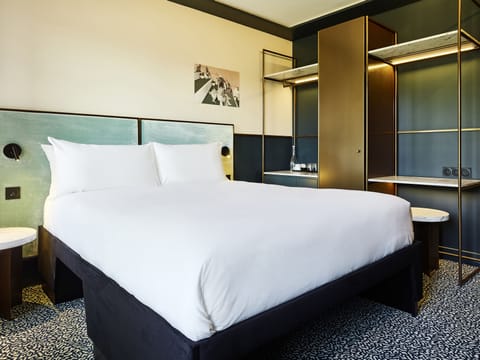 Comfort Room, 1 Double Bed | Minibar, in-room safe, blackout drapes, soundproofing