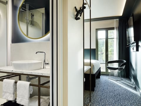 Comfort Room, 1 Double Bed, Balcony | Minibar, in-room safe, blackout drapes, soundproofing