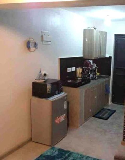 Studio | Private kitchen | Mini-fridge, microwave, stovetop, blender