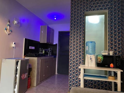 Studio | Private kitchen | Mini-fridge, microwave, stovetop, blender