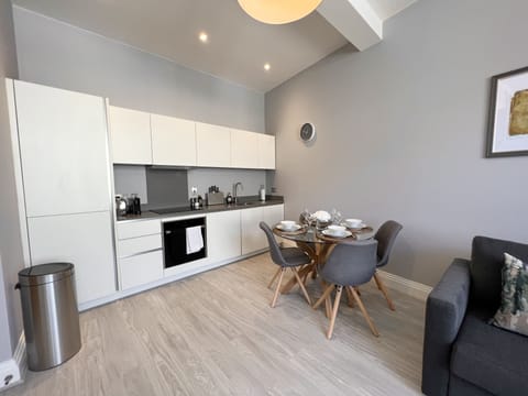 City Apartment | Private kitchen | Full-size fridge, microwave, oven, stovetop