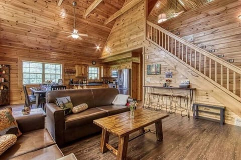 Pine Top Paradise's cozy living area