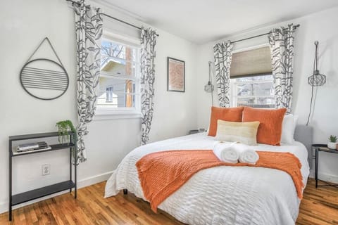 Welcome to Colorado Cottage! Embrace the Comfort of Your Home Away from Home! Enjoy a Refreshing Rest after Your Journey and Kickstart Your Ideal Vacation!