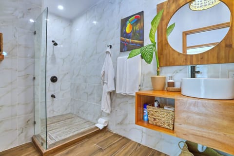 Luxury Penthouse | Bathroom | Eco-friendly toiletries, hair dryer, bathrobes, slippers