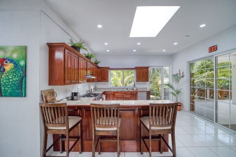 Luxury Villa, 1 King Bed, Non Smoking, Bathtub (Jungle Villa) | Living area | 36-inch Smart TV with digital channels, TV, Netflix