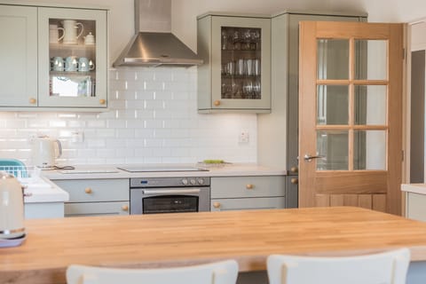 Hazel Cottage kitchen breakfast bar