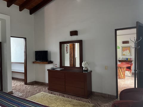 Signature Suite | Free WiFi, bed sheets