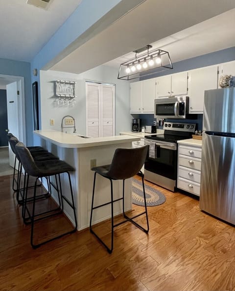 Have a casual dinner or drinks at the bar!