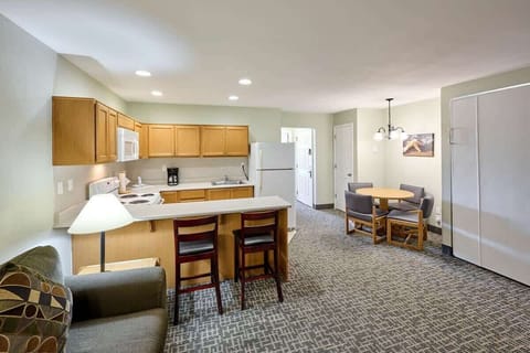 The kitchen is just steps away