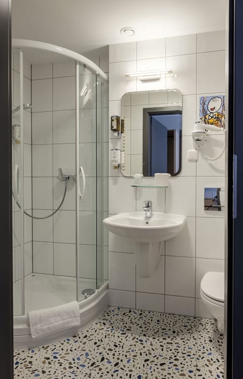 Deluxe Double or Twin Room | Bathroom | Hair dryer, slippers, towels, soap