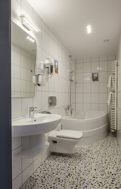 Junior Suite | Bathroom | Hair dryer, slippers, towels, soap