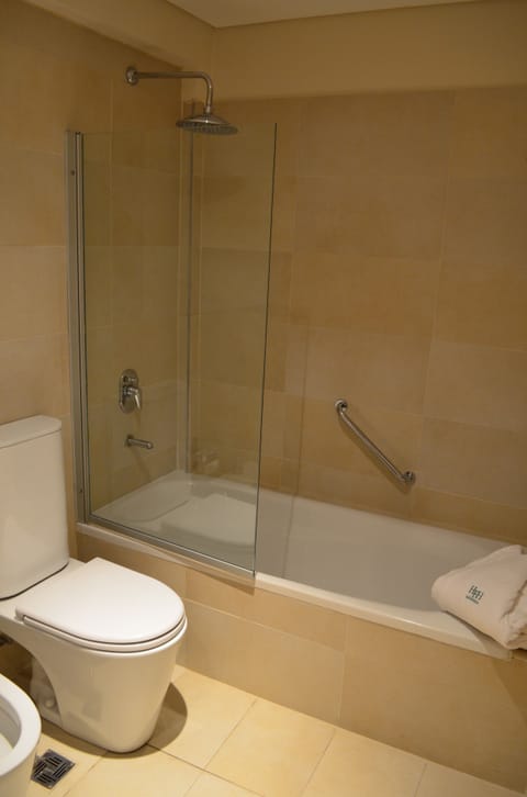 Standard Room | Bathroom | Deep soaking tub, hair dryer, bidet, towels