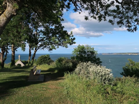 Sky, Building, Plant, Urban Design, Tower Block, Condominium, Real Estate, City, Facade, Commercial Building