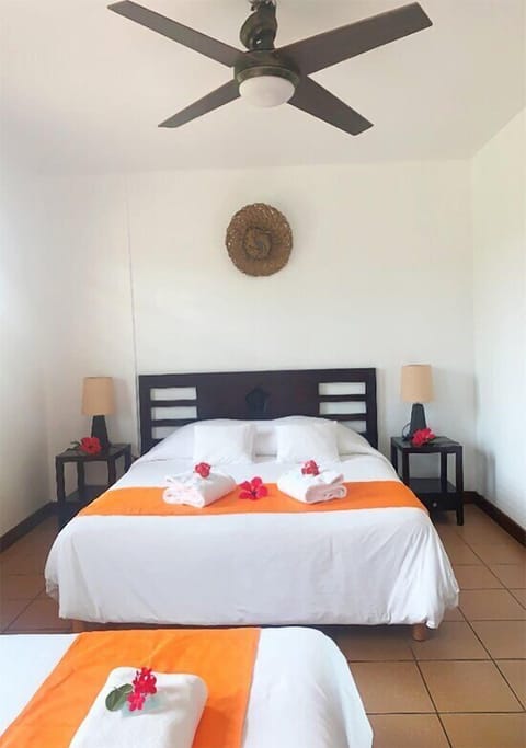 Classic Room, Multiple Beds | Desk, soundproofing, free WiFi, bed sheets