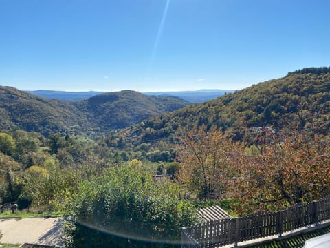 04e8b1c9-1d2f-4653-81ff-d857abec491c