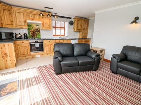 Cottage | 2 bedrooms, individually decorated, individually furnished, free WiFi