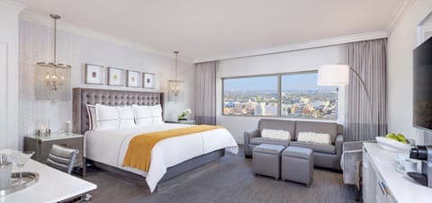 Huntley Room, 1 King Bed | Egyptian cotton sheets, premium bedding, down comforters, pillowtop beds