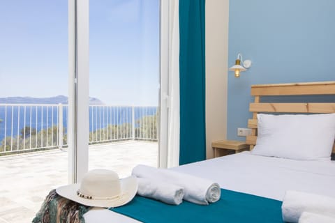 Deluxe Room, 1 King Bed, Sea View | Terrace/patio