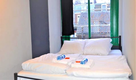 Double Room, Shared Bathroom | Individually decorated, free WiFi, bed sheets