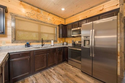 Fully equipped kitchen with modern appliances.