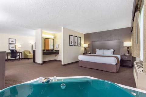 Premier Suite, 1 King Bed, Non Smoking | Desk, laptop workspace, blackout drapes, soundproofing