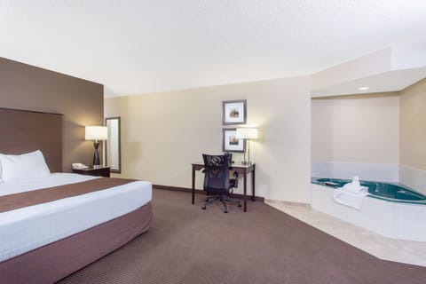 Deluxe Room, 1 King Bed, Non Smoking | Desk, laptop workspace, blackout drapes, soundproofing