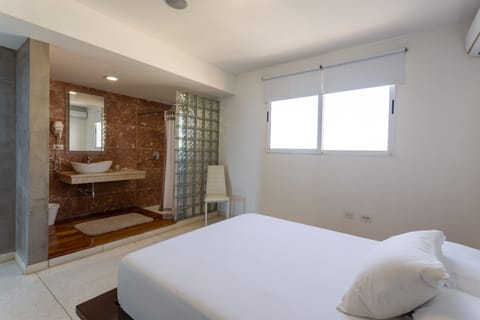 Premium Apartment | Premium bedding, down comforters, Select Comfort beds, minibar