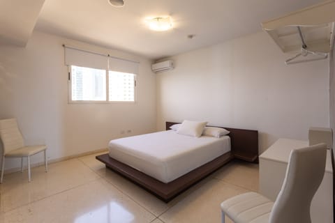 Premium Apartment | Premium bedding, down comforters, Select Comfort beds, minibar