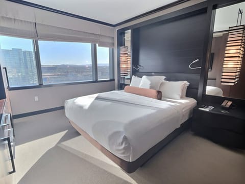 Vdara Studio Aria View | Premium bedding, pillowtop beds, in-room safe, desk