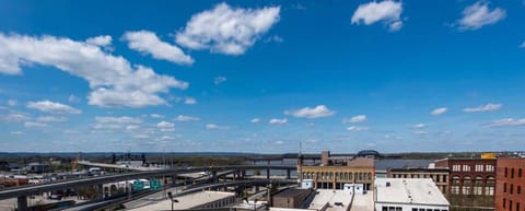 Back to our view. This is a closer look of the fabulous Ohio River view that's referenced in the title. :)