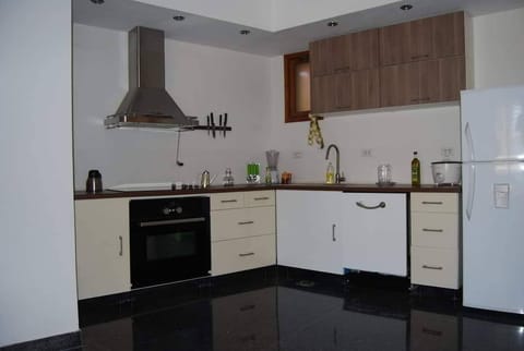 City Duplex | Private kitchen | Full-size fridge, microwave, oven, stovetop