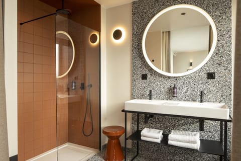 Panoramic Suite with Jacuzzi | Bathroom | Free toiletries, hair dryer, towels, soap