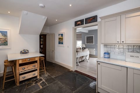 Cottage | Private kitchen | Fridge, dishwasher, cookware/dishes/utensils