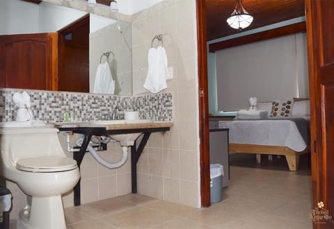 Elite Double Room | Bathroom | Shower, towels