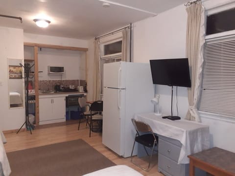 Comfort Studio, 1 Bedroom, Mountain View | Living area | 32-inch LCD TV with cable channels, TV, pay movies