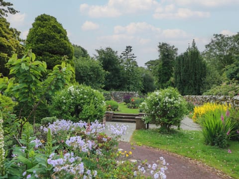 Cottage | Property grounds