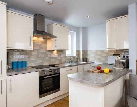 Fridge, dishwasher, toaster, cookware/dishes/utensils