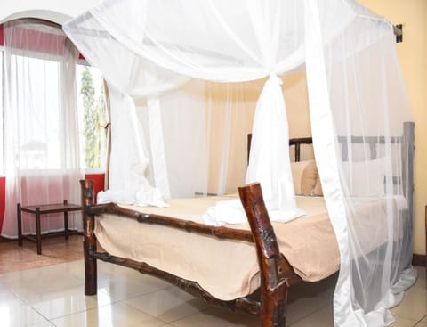 Standard Double Room | Premium bedding, pillowtop beds, minibar, laptop workspace