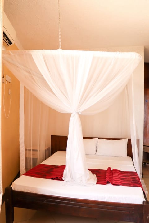 Standard Single Room | Premium bedding, pillowtop beds, minibar, laptop workspace